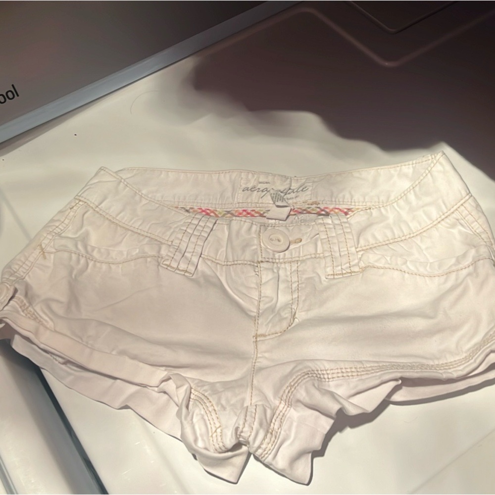 Cute Aeropostale white cargo shorts